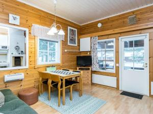 Kuchyň nebo kuchyňský kout v ubytování Holiday Home Tuunaantupa 2 f by Interhome