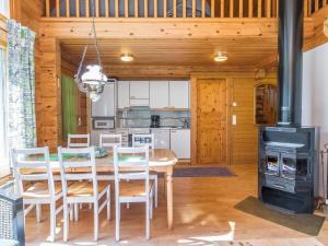 Kuchyň nebo kuchyňský kout v ubytování Holiday Home Paju 7 by Interhome
