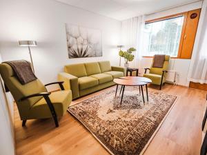 Posezení v ubytování Holiday Home Mäntyranta 3 by Interhome