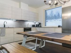 Kuchyň nebo kuchyňský kout v ubytování Holiday Home Villa minnesota by Interhome