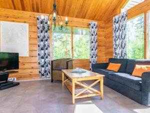 TV a/nebo společenská místnost v ubytování Holiday Home Kataja 6 by Interhome + 18 fotografií