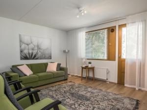 Posezení v ubytování Holiday Home Mäntyranta 5 by Interhome