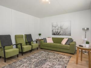 Posezení v ubytování Holiday Home Mäntyranta 5 by Interhome