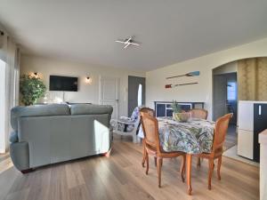 Η κουζίνα ή μικρή κουζίνα στο Holiday Home L'Antioche by Interhome