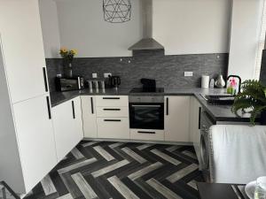 Η κουζίνα ή μικρή κουζίνα στο Lowther Apartment - 2 Bedrooms - Sleeps 4 +6 φωτογραφίες