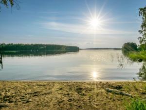 una vista desde la orilla de un lago en Holiday Home Utras by Interhome, en Punkaharju