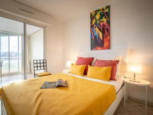 Katil atau katil-katil dalam bilik di Apartment Les Calanques d'Azur by Interhome