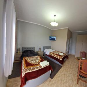 Rúm í herbergi á Hotel Bar Restorant Marina