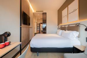 a hotel room with a bed and a tv at Leonardo Hotel San Sebastián in Donostia-San Sebastián