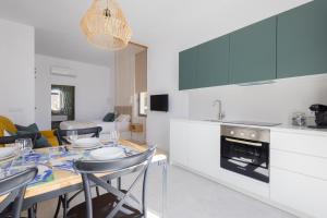 a kitchen and dining room with a table and chairs at FLORIT FLATS - Stylish Studio by the Joaquin Sorolla Station in Valencia