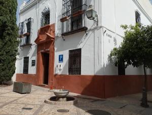 a building with a bird bath in front of it at Nueva PENSION CIBELES in Córdoba