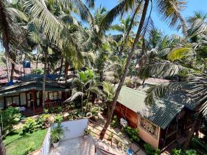 an aerial view of a house with palm trees at Jardim a Mar in Agonda