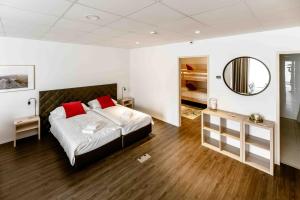 Postel nebo postele na pokoji v ubytování Los Lorentes Hotel Bern Airport