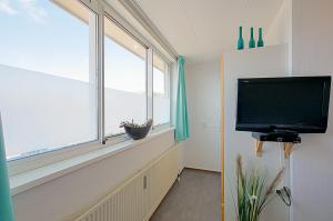TV a/nebo společenská místnost v ubytování Appartement Seinpost 26 - Callantsoog aan Zee
