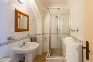 a bathroom with a sink and a shower at Bicas Velhas Studio in Loulé