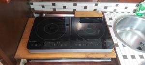 a microwave sitting on a shelf next to a sink at Barca a Vela Principessa in Porto Carollo