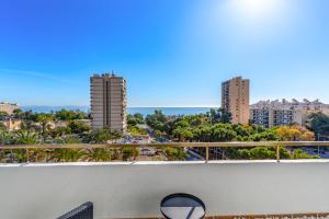 un apartamento en condominio con vistas a la ciudad desde el balcón en Apartamento Pura Vida! Vistas al mar, playa a 5 min. Terraza, WiFi y A/A., en Aguadulce 19 fotos más
