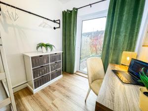 a room with a desk and a window with a laptop at Landhaus beim Knoops Park in Bremen