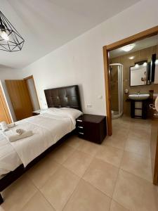 a bedroom with a bed and a bathroom with a sink at Apartamento Algaida REF.004 in Oropesa del Mar