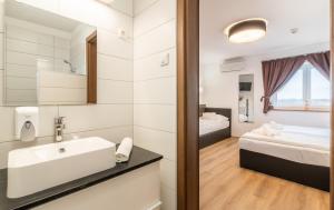 Posteľ alebo postele v izbe v ubytovaní Autohof 171 Hotel Hegyeshalom