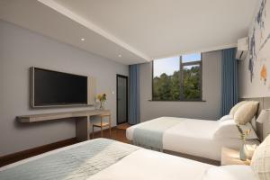 Postel nebo postele na pokoji v ubytování Anlan Hotel Shangrao Wuyuan Cultural Plaza