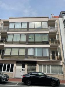 a black car parked in front of a building at Appartement 2 chambres spacieux pour 4 personnes in Knokke-Heist +5 photos