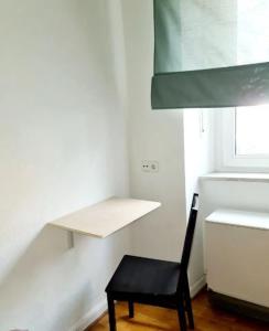 Μια τηλεόραση ή/και κέντρο ψυχαγωγίας στο Zimmer in zentraler Lage / Room near downtown