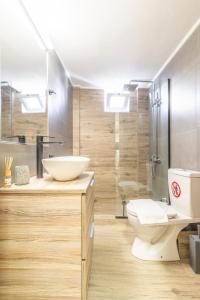 Koupelna v ubytování New Renovated Apt in City Center