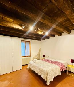 a bedroom with a bed in a room at San Pancrazio Home in Treviso