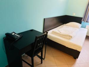 Postel nebo postele na pokoji v ubytování Angel Hotel