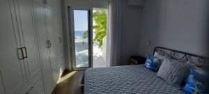 Postel nebo postele na pokoji v ubytování Beachfront Bliss