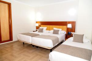 Postel nebo postele na pokoji v ubytování Hotel Córdoba Centro