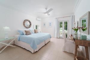 Postel nebo postele na pokoji v ubytování Sea View - Glitter Bay