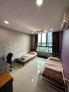 a bedroom with two beds and a desk and a window at Blossom - Casa Kayangan Meru Ipoh by GOSWELL in Ipoh