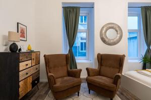Posedenie v ubytovaní Practical 1BR Flat by Center by HM
