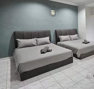 Un pat sau paturi într-o cameră la Tambun Sunway Homestay