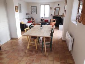 Posezení v ubytování Les Vendangeurs, gîte au milieu des vignes face au Luberon + 6 fotografií