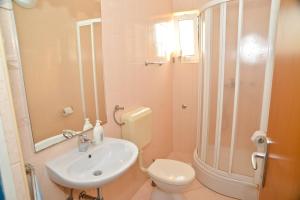 Koupelna v ubytování Apartments Lonić