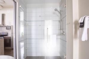 Ένα μπάνιο στο Downtown Luxury 1BR Loft +7 φωτογραφίες