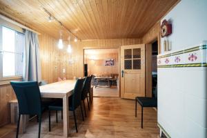 Una cocina o zona de cocina en Chalet Chapfwald