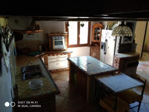 an overhead view of a kitchen with a counter top at Loft le Pavoncelle in Ittiri