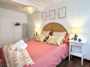 a bedroom with a large bed with pink sheets and pillows at Apartamento de diseño en el puerto de Castro in Castro-Urdiales