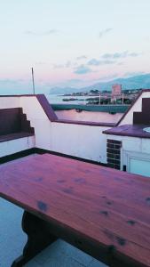 Balkón nebo terasa v ubytování LA TERRAZZA SUL MARE monolocale con terrazza vicino aereoporto&mare SICILIAN VINTAGE STYLE BEACH HOUSE