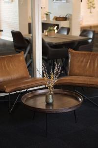 a coffee table with a vase on top of it at Frederiksdal Sinatur Hotel & Konference in Kongens Lyngby
