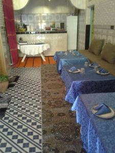 a room with two beds and a kitchen with a table at Guest House Zaida in Zeïda