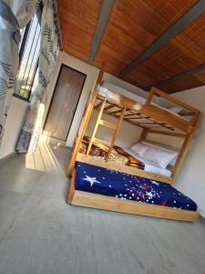 a bedroom with a bunk bed in a room at Finca los Tres Ángeles in Vergara