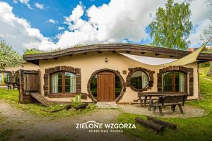 Zdjęcie z galerii obiektu Zielone Wzgórza - Hobbitowe Domki na Kaszubach w mieście Przywidz