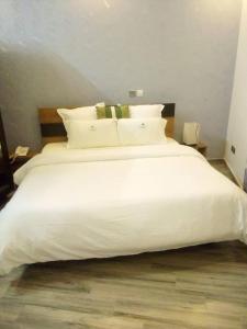 Легло или легла в стая в CELEBRITES HOTEL
