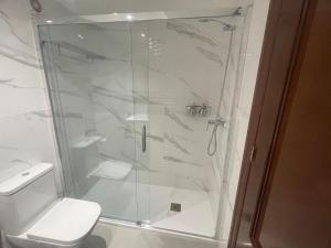 A bathroom at GRAN Y MAGNÍFICO APARTAMENTO EN MáLAGA Még 8 kép