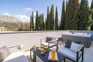 En generel udsigt til bjerge eller udsigt til bjerge taget fra villaen